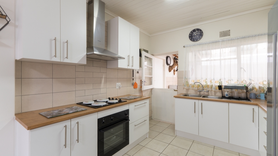 4 Bedroom Property for Sale in Peerless Park Western Cape
